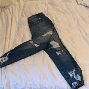 Distressed skinny jeans